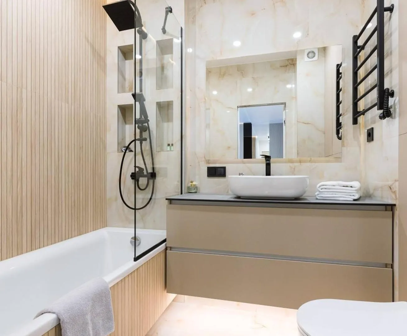 Aparthotel Nyvky Like Home - Файна Таун - Квартира 116 Kyiv