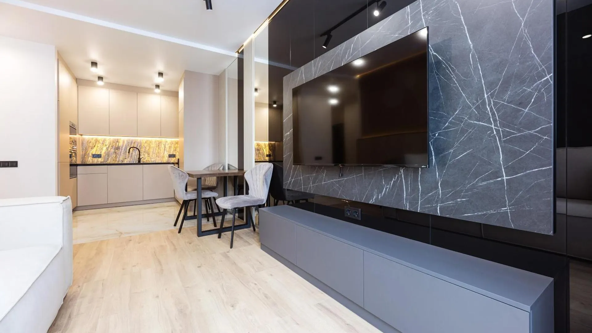 Nyvky Like Home - Файна Таун - Квартира 116 Kyiv Aparthotel